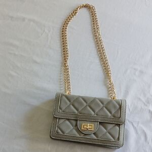 Source Unknown Quilted Crossbody Bag with Gold Chain